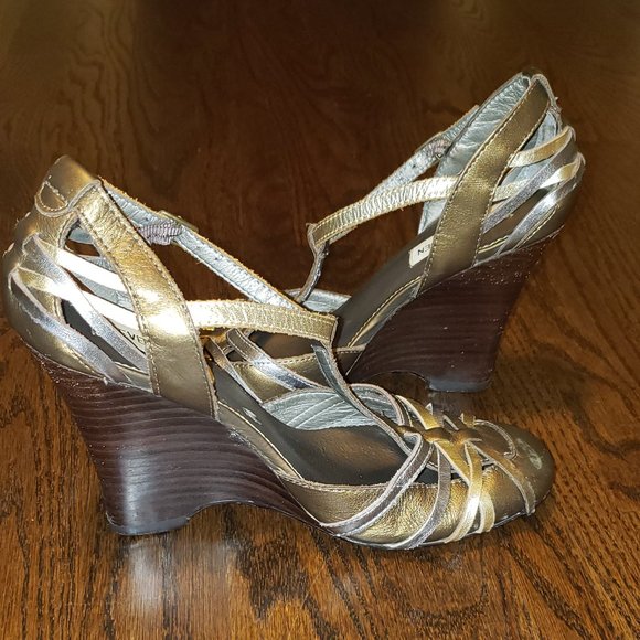 Metallic T-strap Heels - Picture 2 of 7